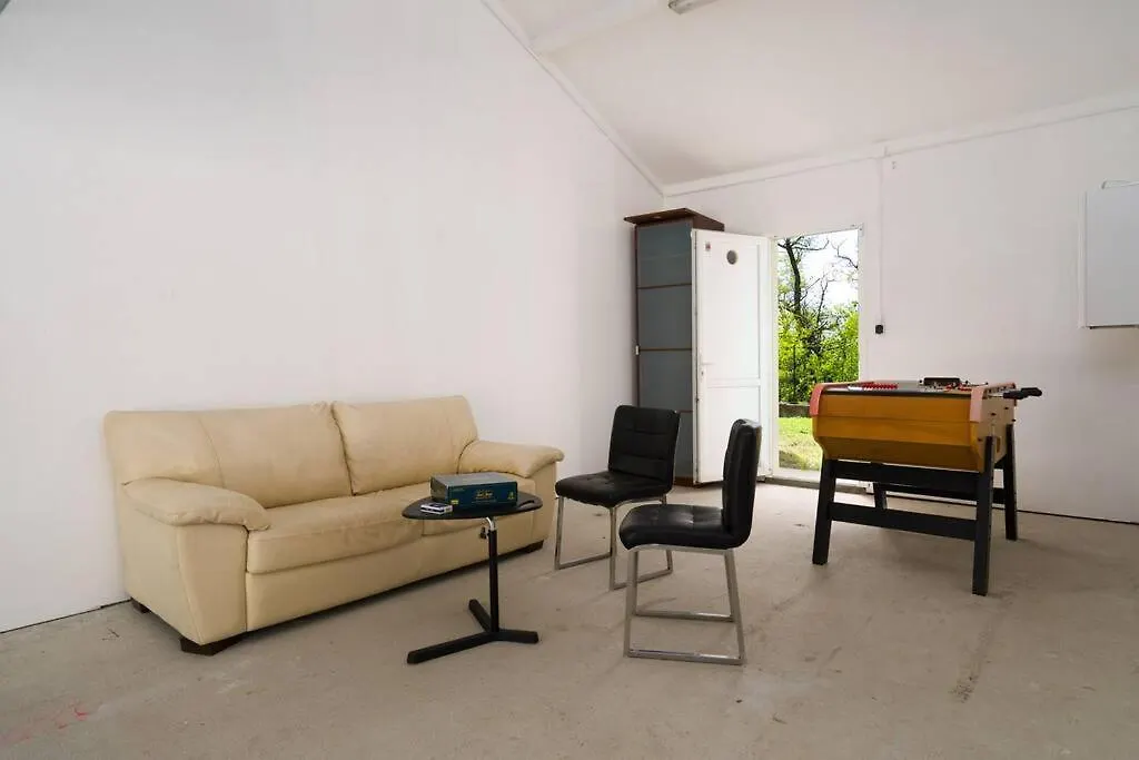 Seyssuel • Villa Paisible • Hostisy